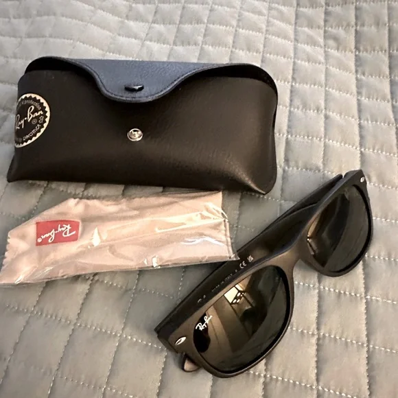 ✨ BRAND NEW, NEVER WORN RAYBAN WAYFARERS ✨ RayBan New Wayfarer Classic Transparent Grey/Dark Blue  main image 3